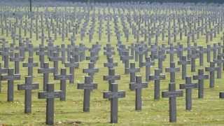 preview picture of video 'Deutscher Soldatenfriedhof Ysselsteyn Niederlande. Duitse Militaire begraafplaats.'