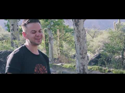 Autorretrato - Ella Es Tan Cargosa