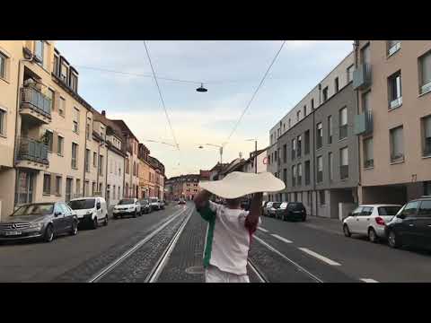 How to twirl pizza dough - streetfood