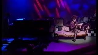 Eartha Kitt - Just An Old Fashioned Girl - live on Jools Holland 1991