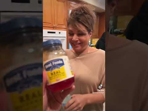 PERSIAN ICE CREAM HACK! 🍨 #persian #icecream #foodhacks #hacks