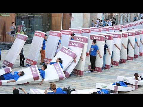Human largest mattress dominoes#Guinness World Records