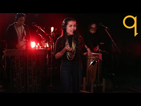 Han Han - Low Batt (LIVE)