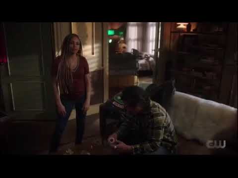 Riverdale 5x17 Jughead and Betty visit Toni and Fangs Toni and Fangs argue about who goes on mission