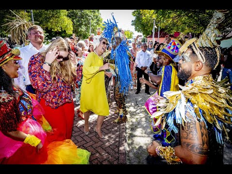 Amalia en koningspaar gooien heupen los op Curacao