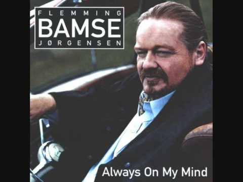 Bamse I En Lille Båd Der Gynger