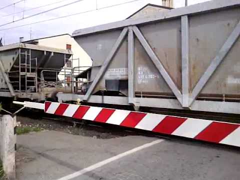 E652 con carri tramoggia FS