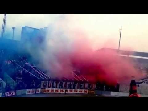 "Recibimiento de la Ultra Fiel [Domingo 27 de abril 2014]" Barra: La Ultra Fiel • Club: Club Deportivo Olimpia