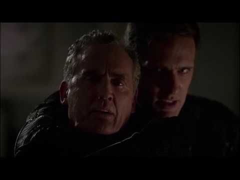 The Flash - Zoom kills Henry Allen (Barry's father)