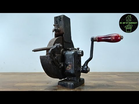It has a tap! 1950's hand cranked grinder restoration I Dr. Hut of Handcraft