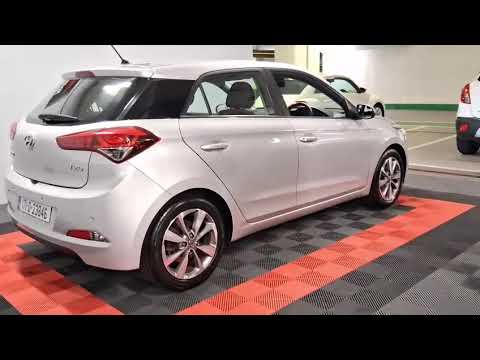 2017 Hyundai i20 **DELUXE - ONE OWNER** - Image 2