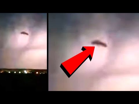 Black UFO that appeared during the storm! Glitch in the matrix