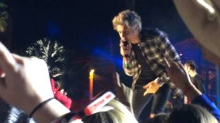Niall dancing during Steal My Girl FRONT ROW