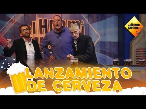 Pablo Motos, Jean Reno y Enrique San Francisco se retan a lanzar cervezas - El Hormiguero
