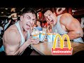 Wer isst schneller diese McFlurry's?🍦 Mc Donald's Challenge VS Johny #teamrocka