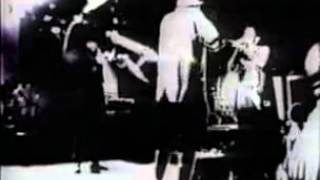 Beastie Boys LIVE - Eggman + Rhymin&#39; and Stealin&#39; (Japan Space Shower 1994)