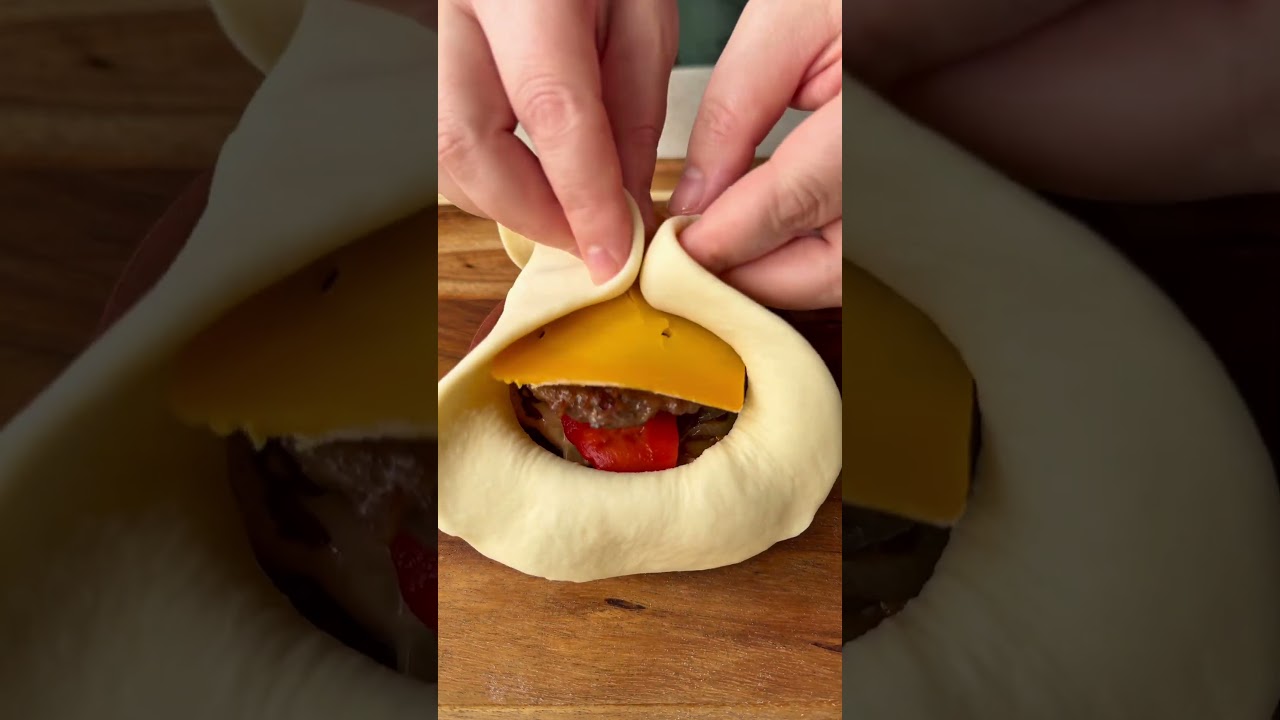 Kapalı burger😍🍔 #recipe #tarif #globalcuisine #food #cooking #hamburger #burger #dessert #dough