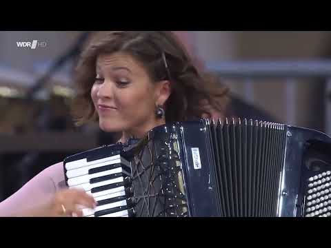 Ksenija Sidorova - A. Piazzolla: Libertango (NRW Sommerkonzert, 2-7-2022) 700p, HD