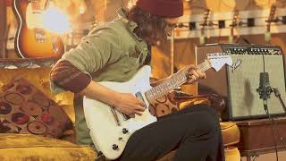 Video thumbnail for Snacks 116: Fender Alternate Reality Powercaster, White Opal by Russo Music