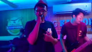 Download lagu OUR STORY - bernafas untukmu (Live) Poelang kampoeng cafe mp3 Download lagu OUR STORY - bernafas untukmu (Live) Poelang kampoeng cafe mp3