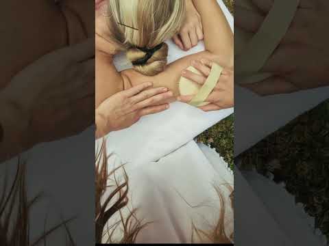 🌾 Dominica realizando un masaje kashmir al aire libre con cepillo | ASMR Energía suave y relajación💆