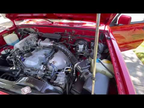 1992 Mazda B2600i 4x4 Cold start and engine bay