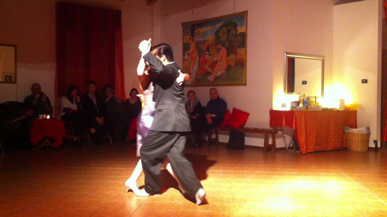 Malvina Gili y Sebastián Zánchez - Vals - in Tangueria 2011 (2)