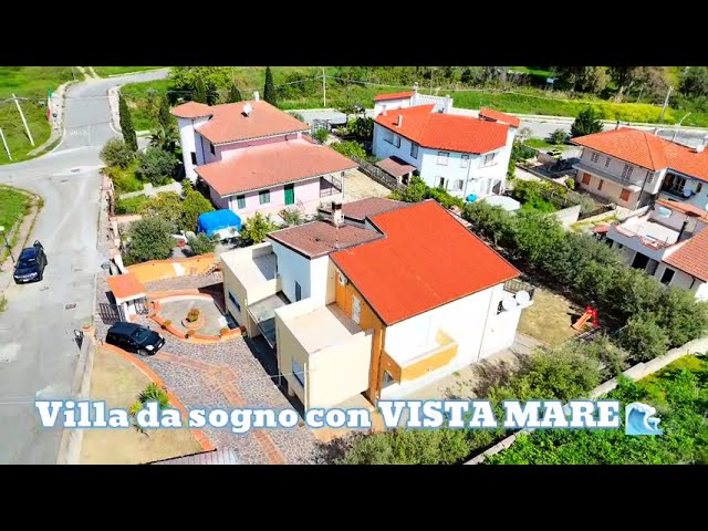 VENDESI SPLENDIDA VILLA CON VISTA MARE E CORTE ESCLUSIVA