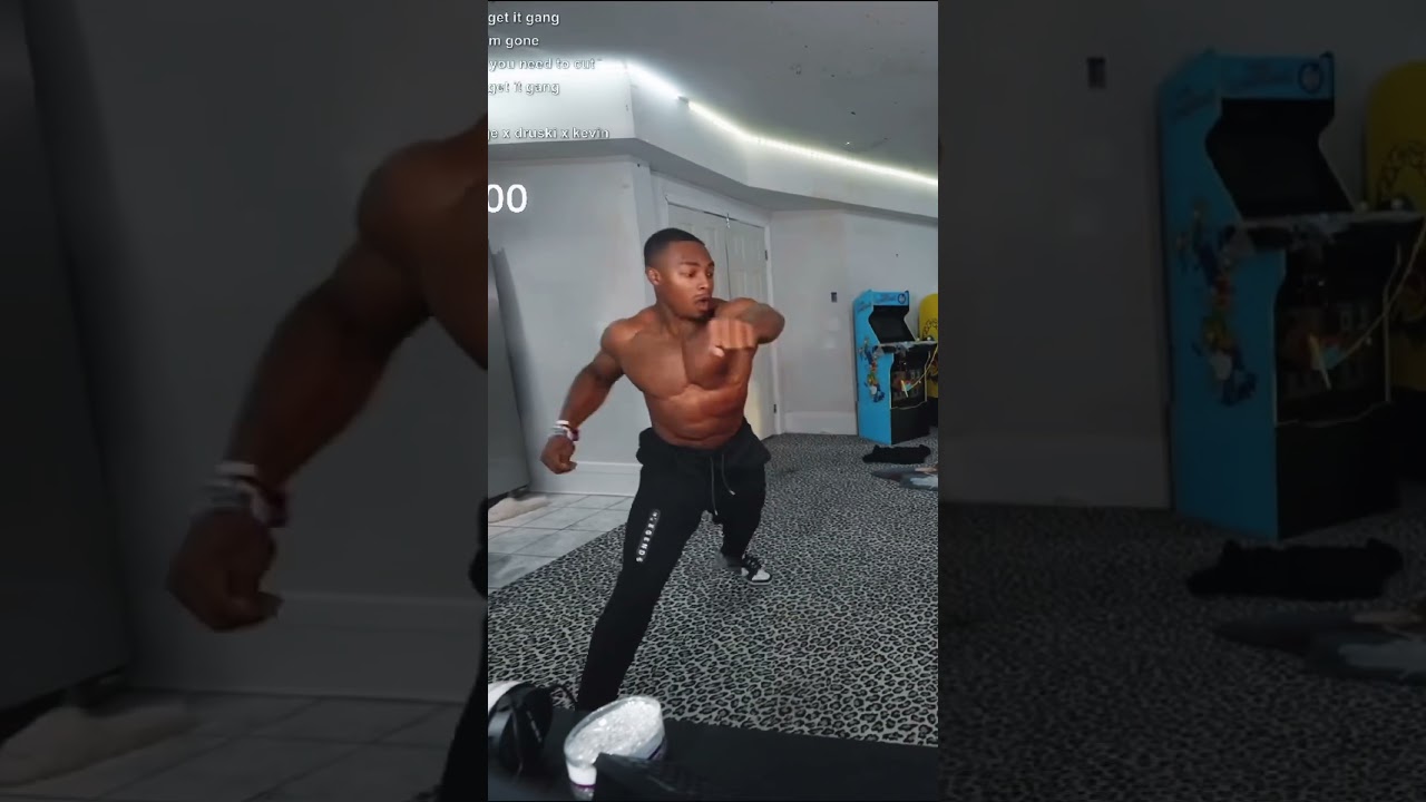 Agent host Woulda Been Records in Kai Cenat room #agent00 #amp #ampsquad #music