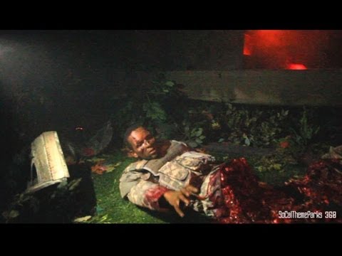 [HD] Full Walking Dead Walk-through Haunted Attraction Maze - Halloween Horror Nights 2013