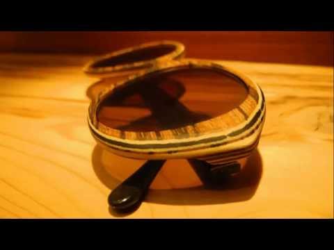 Custom made wooden / buffalo horn eye glasses. Individuelle Designerbrillen aus Holz und Büffelhorn 