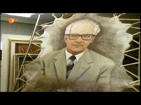 "Honecker auf Wildschweindecke"