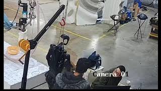 Робот напав на людину в Китаї (відео)