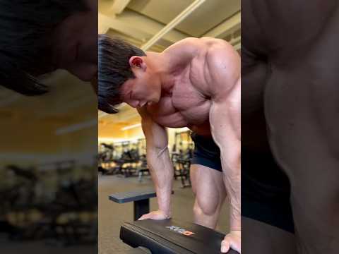 뭐라고 태클 걸고 싶은데 몸보고 단념하게되네요