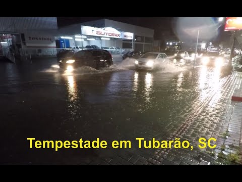 Tempestade em Tubarão: imagens impressionantes pilotando a moto ðŸ