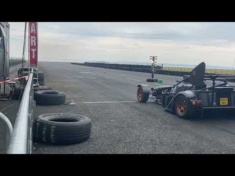 8 second 1/4 mile at Crail Raceway Cateram V8