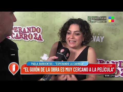 Esperando la carroza llega al teatro