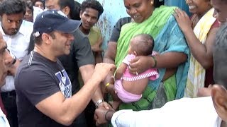 Salman Khan’s Adorable Reaction When He Met A Slum Kid