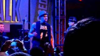 Good Charlotte &quot;Moving On&quot; [Live]