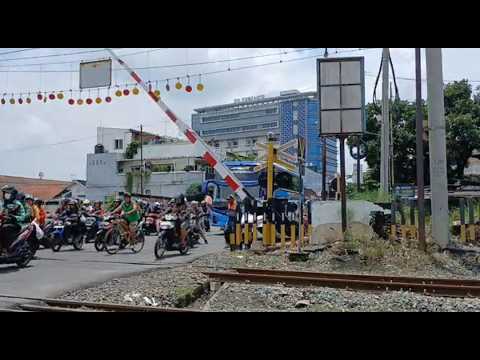 AMAZING! High-Speed Railway Cutting Through the Middle of the 10