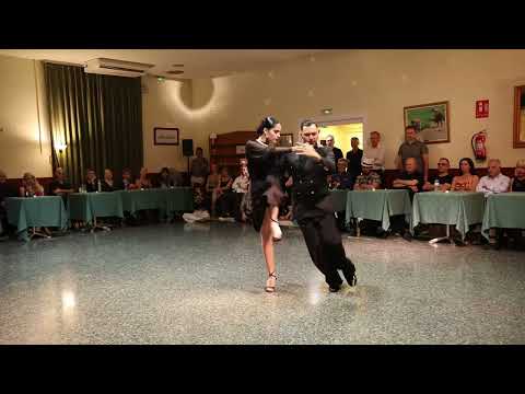 Rocio Aragón i Erven David Samaniego, a Milonga Casa Valencia