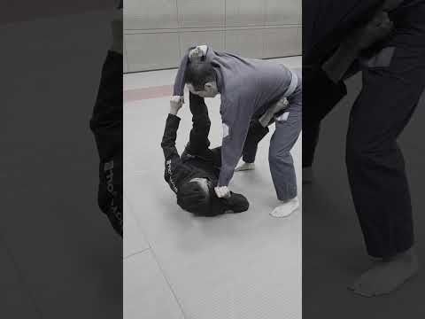 スパイダーガードから肋骨と背骨を使って相手を崩す#BJJ#崩し#新百合ヶ丘柔術#ブラジリアン柔術