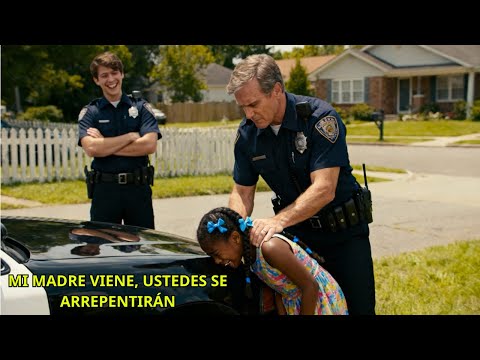 Policía racista estrella una niña negra contra el coche — Y el final cambia cuando aparece su madre