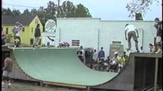 preview picture of video 'East End mini-ramp contest (part 1)'