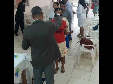 Pastor Reginaldo Bahia ministrando a  CEIA do senhor em  GUARATINGA-BA fazendo Missão!!