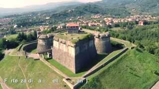 preview picture of video 'Fortezza di Sarzanello - Sarzana, riprese aeree,lunigiana, Italia'