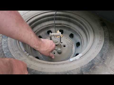 Knaus Box Star 540 - Checking, maintaining, and cleaning the spare wheel of a panel van, motorhome