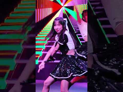 230218 (PraewPloy Fancam) Shining Stars - Roller Coaster @ Idol Mosh Pit - The Street Ratchada