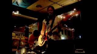 Scout Niblett - "Pine Tree" (Johnny Cash) - Phog Lounge - Windsor, ON - October 22, 2007