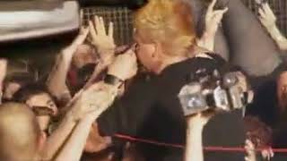 Papa Roach - Walking Thru Barbed Wire